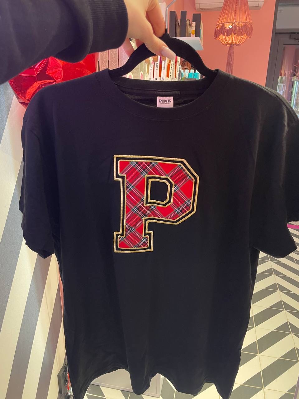 Жіноча чорна футболка з логотипом "P" від бренду Victoria's Secret PINK Campus Cotton Tee Size S