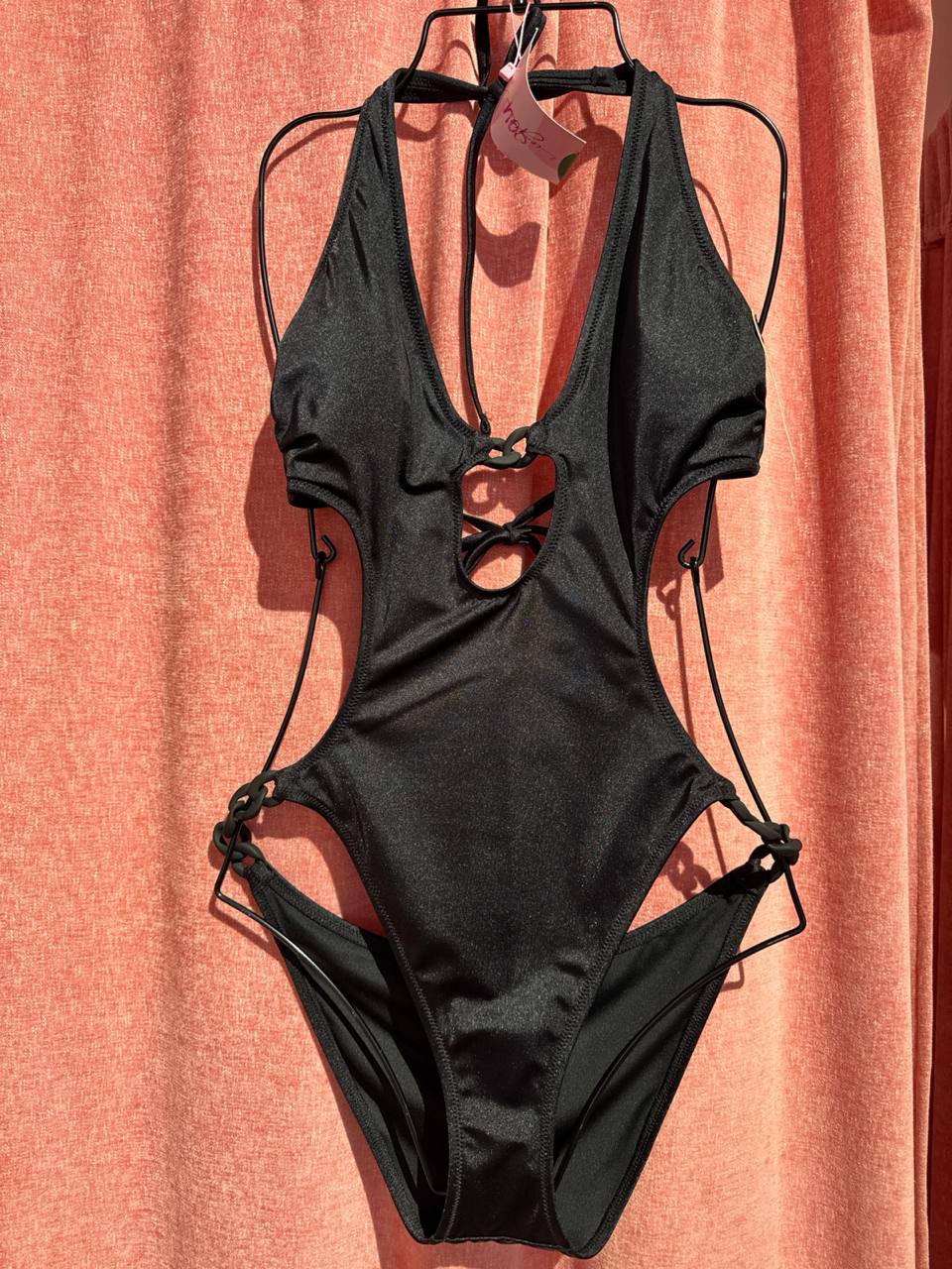 Купальник суцільний чорний Victoria's Secret Black Cut Out Chain Swimsuit розмір M