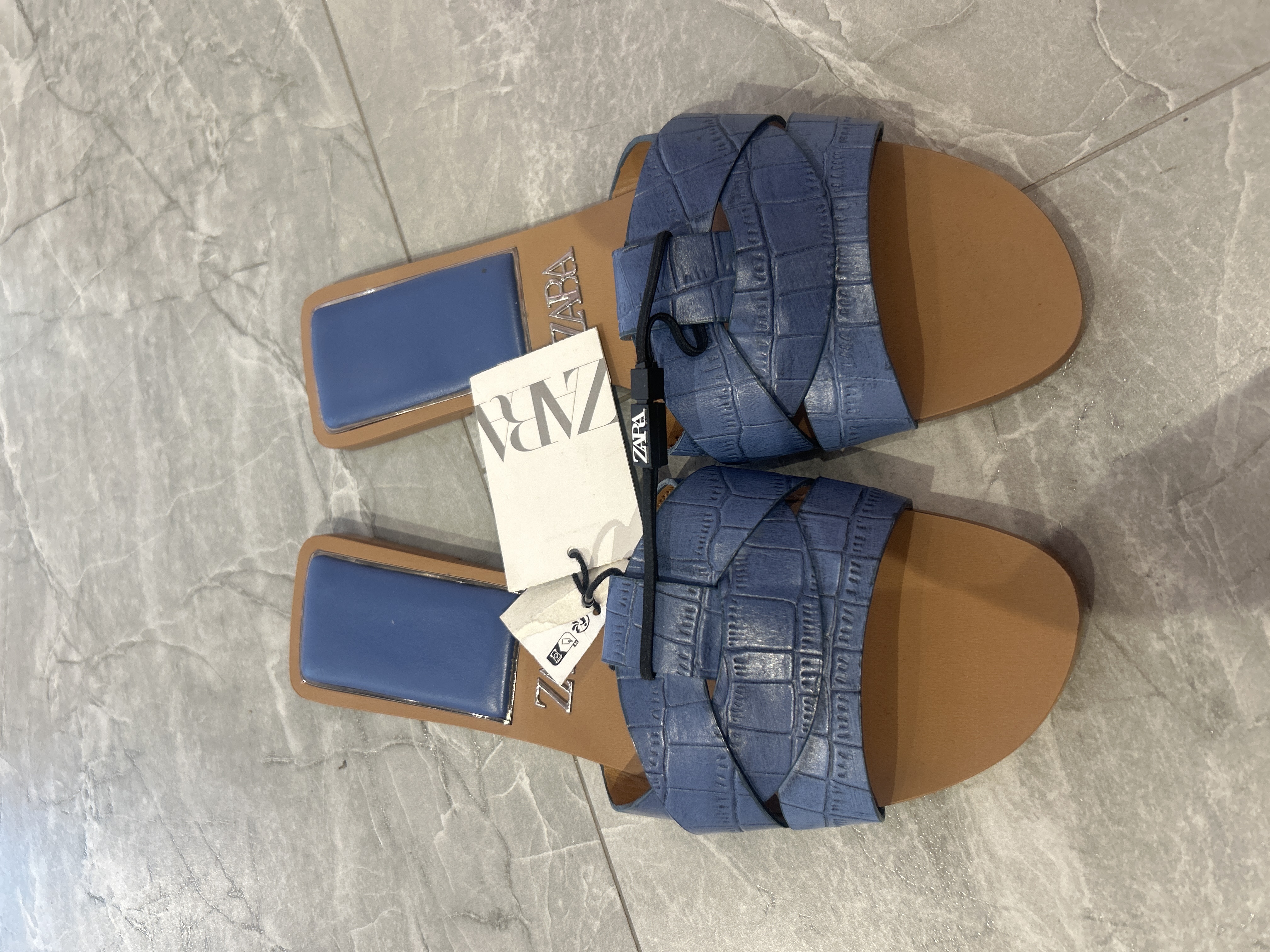 Сині шкіряні шльопанці Zara 37р