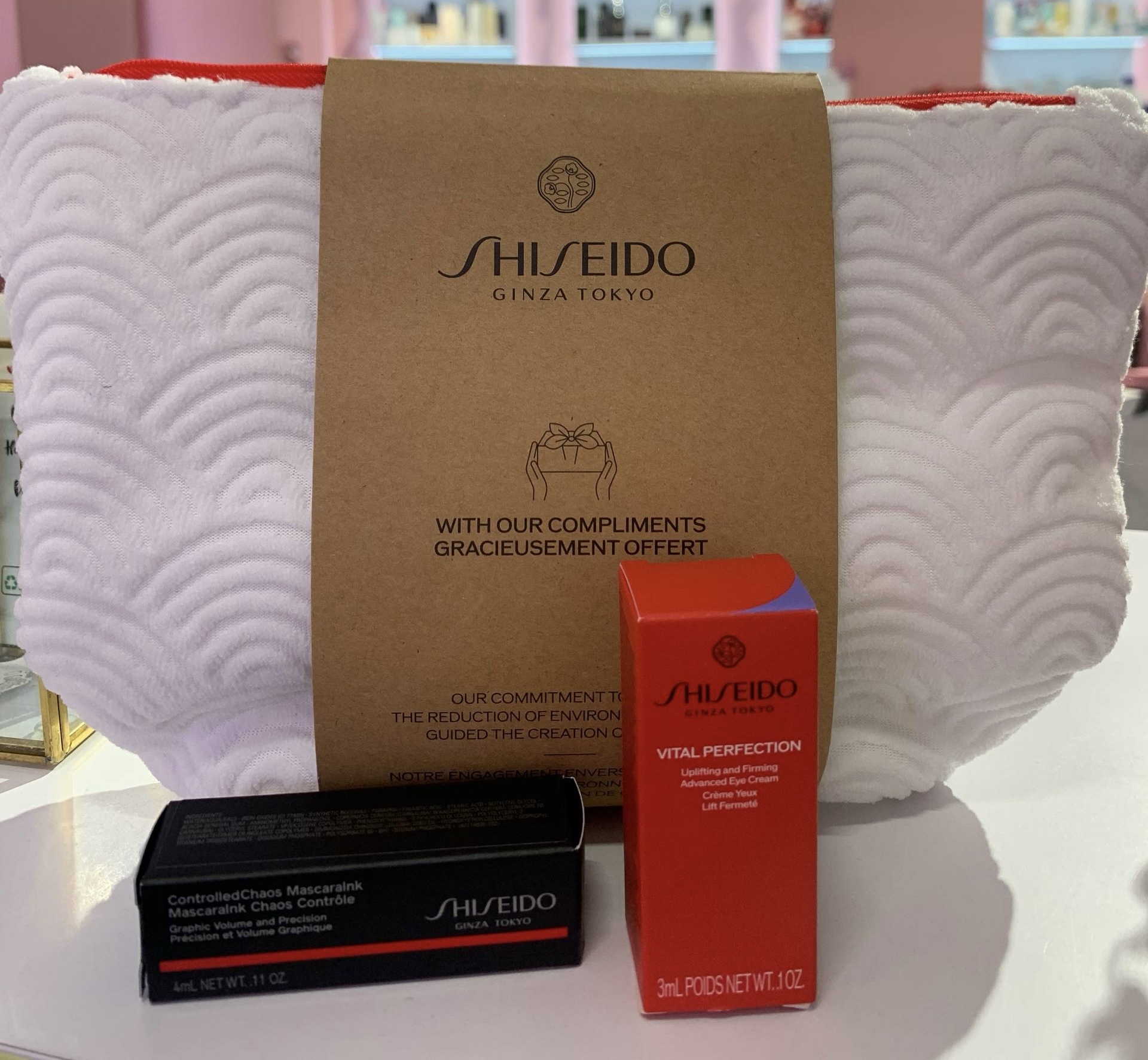 Набір Shiseido з косметичкою (крем під очі + туш)