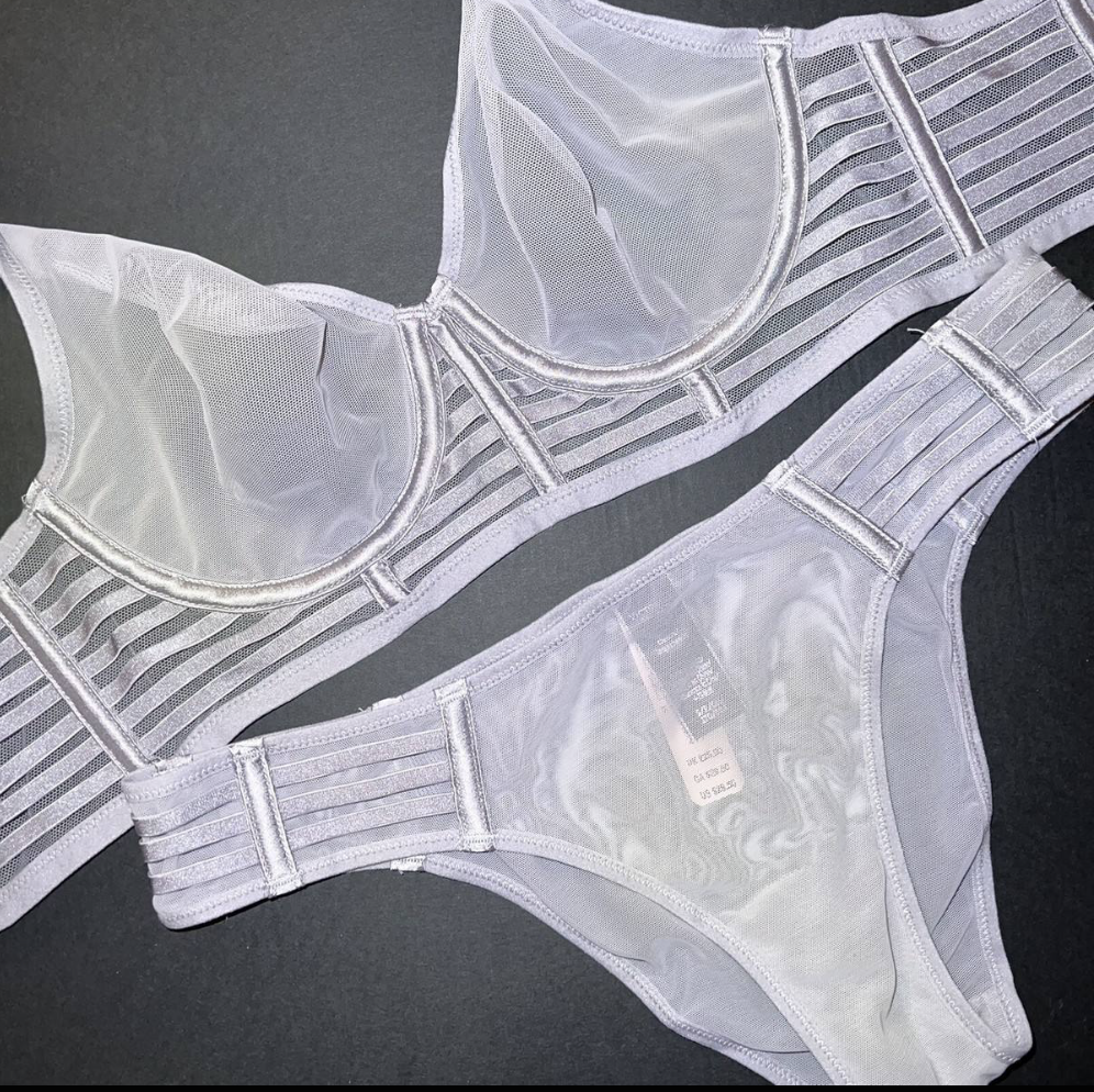 Бюстгальтер сірий Victoria's Secret Very Sexy Unlined Mesh Full-coverage Plunge Bra Size 32C
