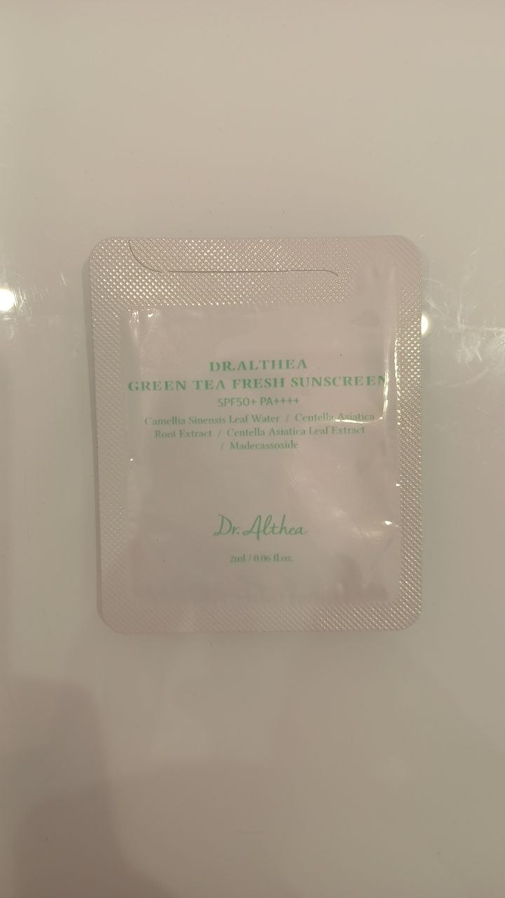 Пробник сонцезахисного крему із екстрактом зеленого чаю Dr. Althea Green Tea Sunscreen Pouch